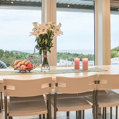 Beautiful In Grimstad W/ Outdoor Swimming Pool, Sauna And 3 Bedrooms 度假居