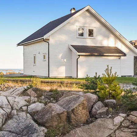 度假居 Beautiful In Grimstad W/ Outdoor Swimming Pool, Sauna And 3 Bedrooms 格里姆斯塔