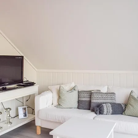 Beautiful In Grimstad W/ Outdoor Swimming Pool, Sauna And 3 Bedrooms *