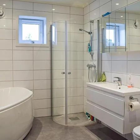 Beautiful In Grimstad W/ Outdoor Swimming Pool, Sauna And 3 Bedrooms 度假居 *