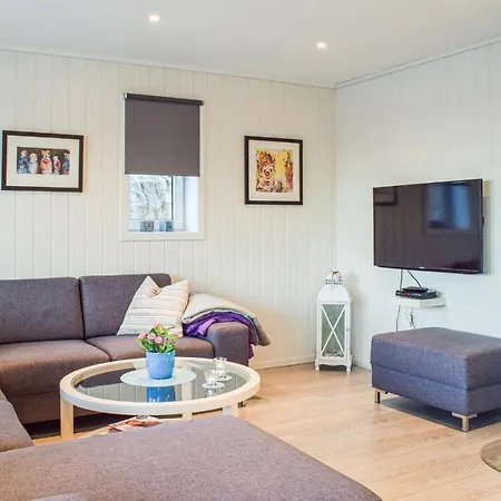 Beautiful In Grimstad W/ Outdoor Swimming Pool, Sauna And 3 Bedrooms بيت للعطل غريمستاد