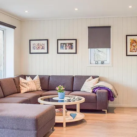 Beautiful In Grimstad W/ Outdoor Swimming Pool, Sauna And 3 Bedrooms