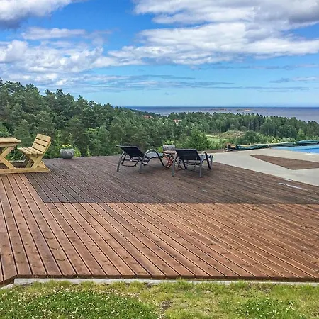 Beautiful In Grimstad W/ Outdoor Swimming Pool, Sauna And 3 Bedrooms غريمستاد