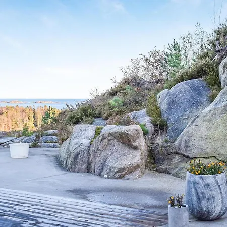 Beautiful In Grimstad W/ Outdoor Swimming Pool, Sauna And 3 Bedrooms غريمستاد