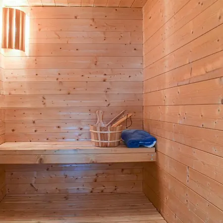 Beautiful In Grimstad W/ Outdoor Swimming Pool, Sauna And 3 Bedrooms * غريمستاد